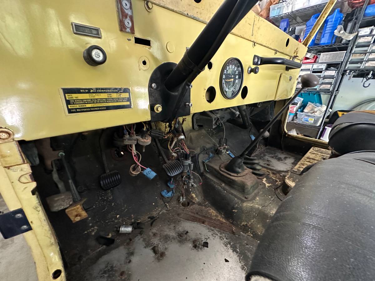 Jepp-cj-5-1973-yellow-10