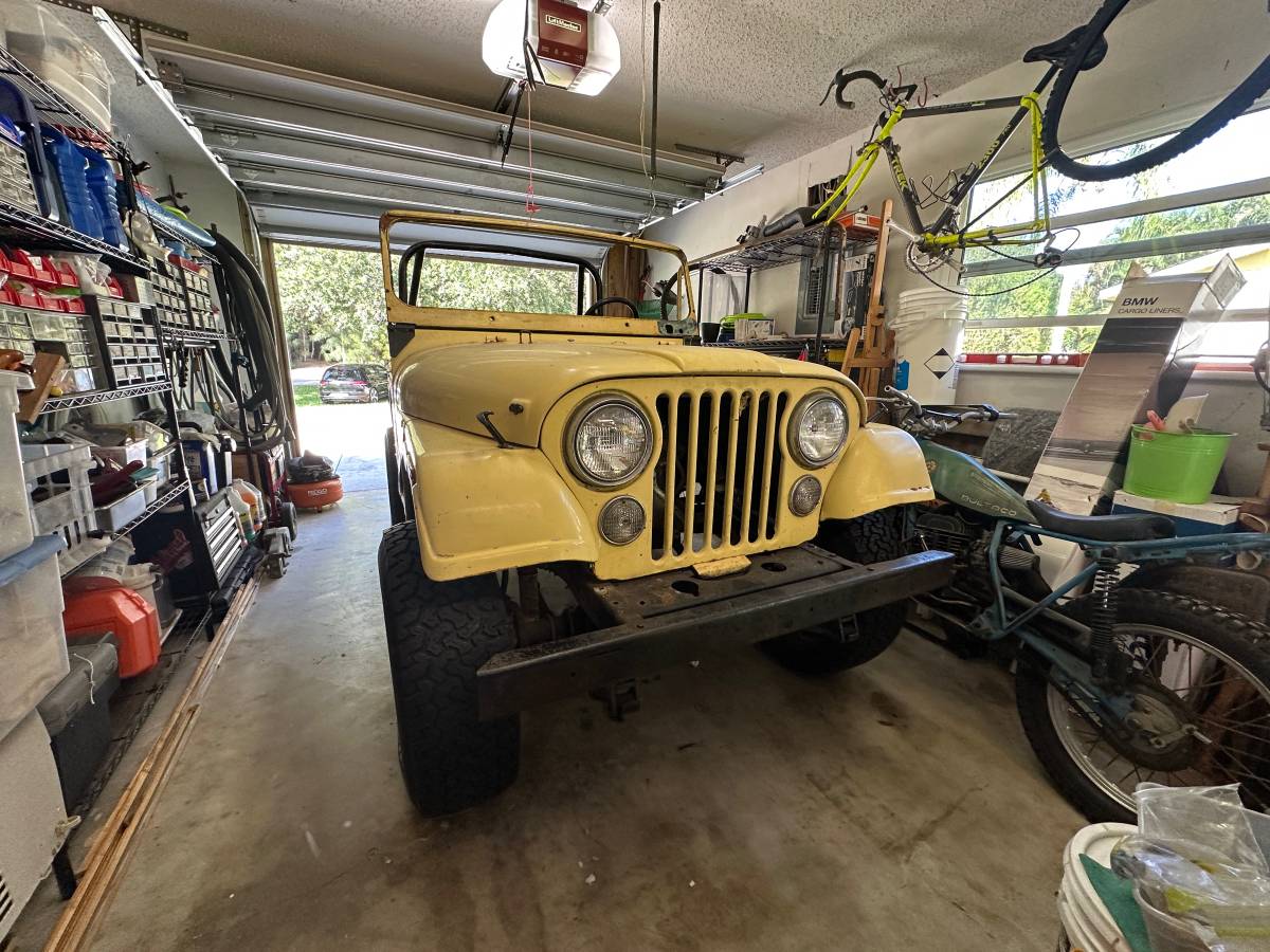 Jepp-cj-5-1973-yellow