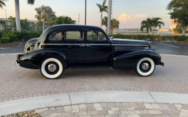 LaSalle-Series-50-1938-Sedan-3