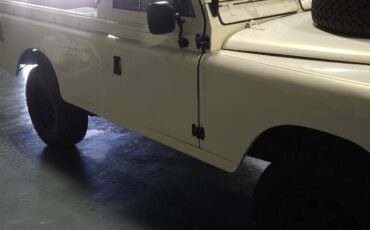 Land-Rover-Defender-1972-SUV-11