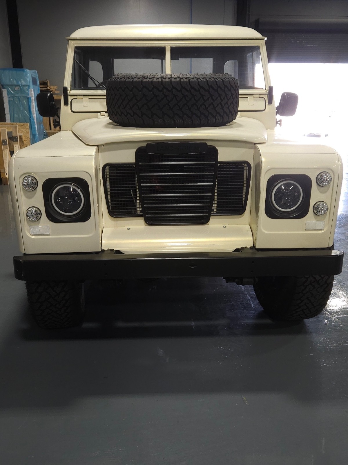 Land-Rover-Defender-1972-SUV-15