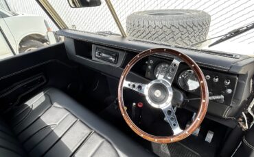 Land-Rover-Defender-1972-SUV-29
