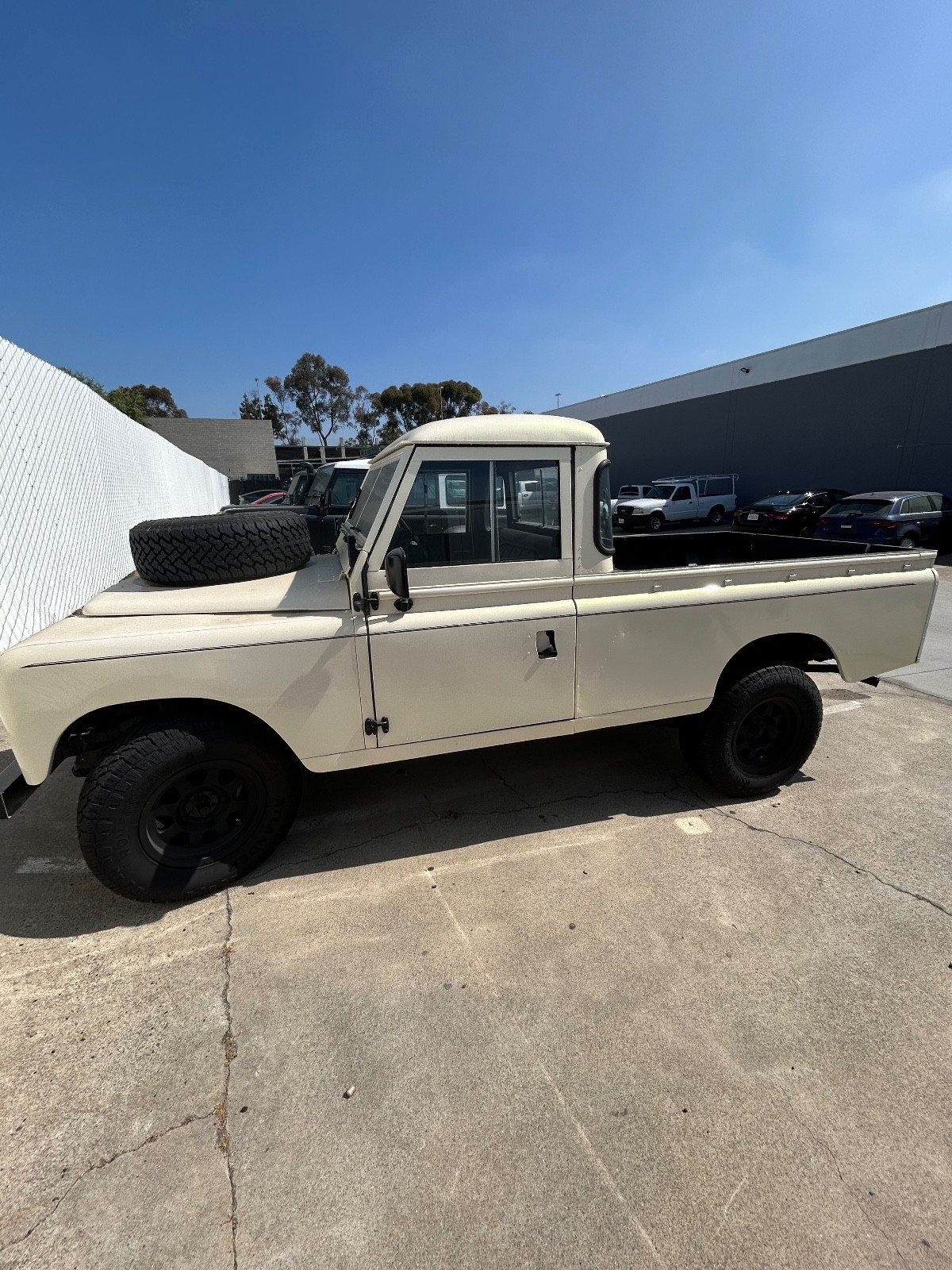 Land-Rover-Defender-1972-SUV-32