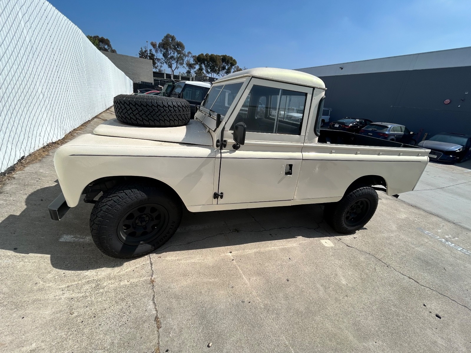 Land-Rover-Defender-1972-SUV-33