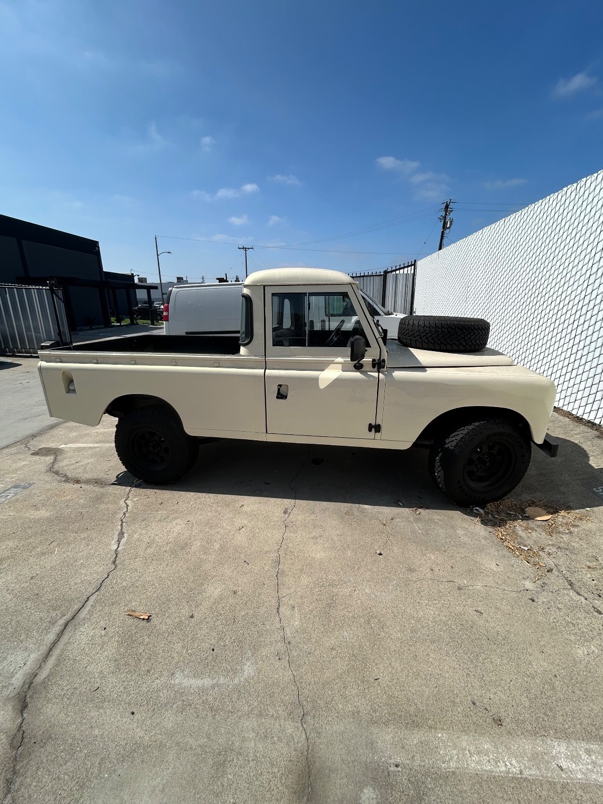Land-Rover-Defender-1972-SUV-35