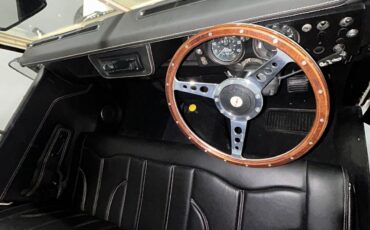 Land-Rover-Defender-1972-SUV-4