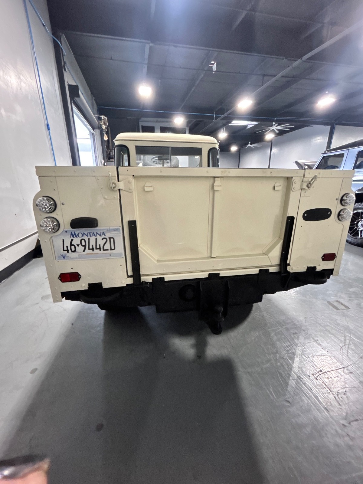 Land-Rover-Defender-1972-SUV-6