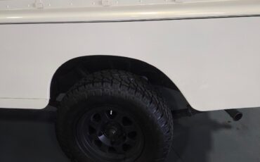 Land-Rover-Defender-1972-SUV-8