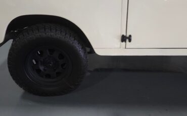 Land-Rover-Defender-1972-SUV-9