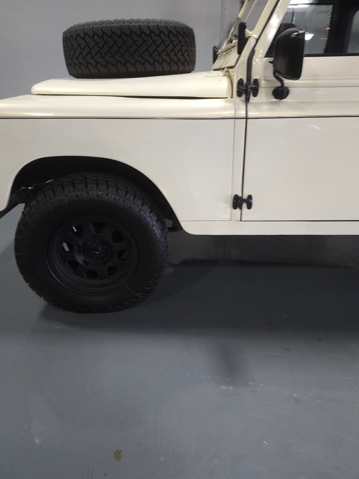Land-Rover-Defender-1972-SUV-9