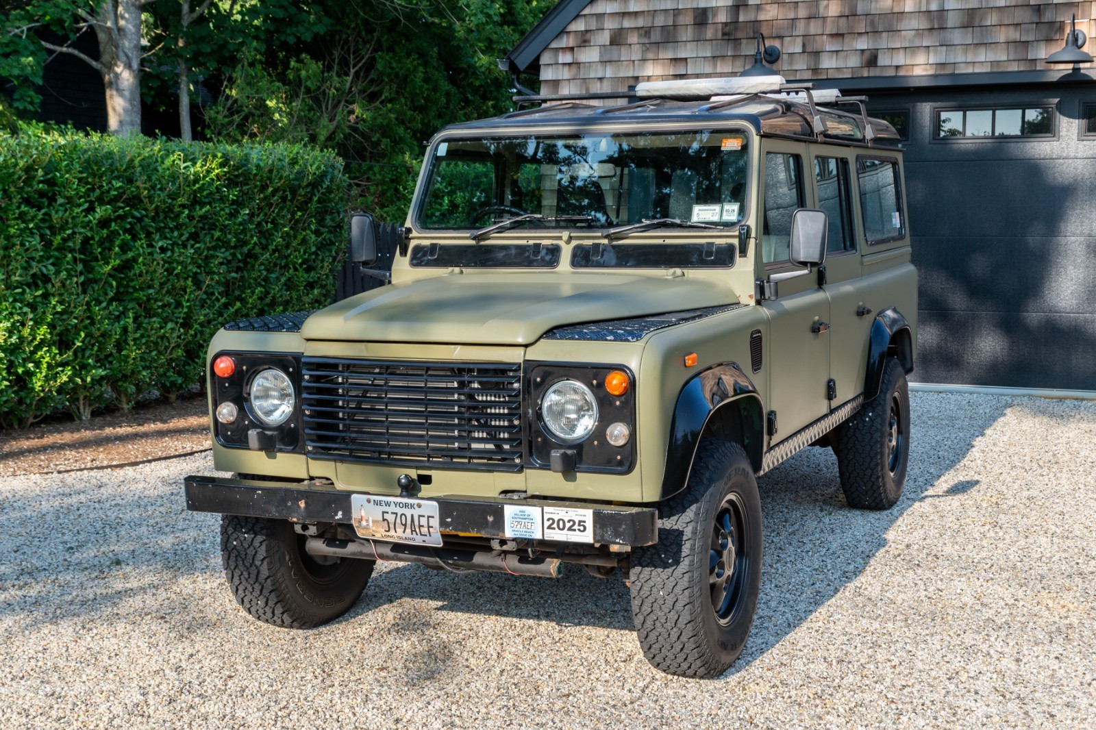 Land-Rover-Defender-1978-SUV-1
