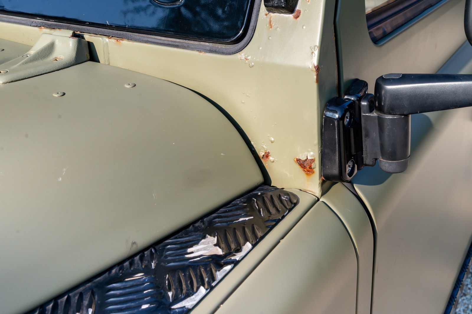 Land-Rover-Defender-1978-SUV-17