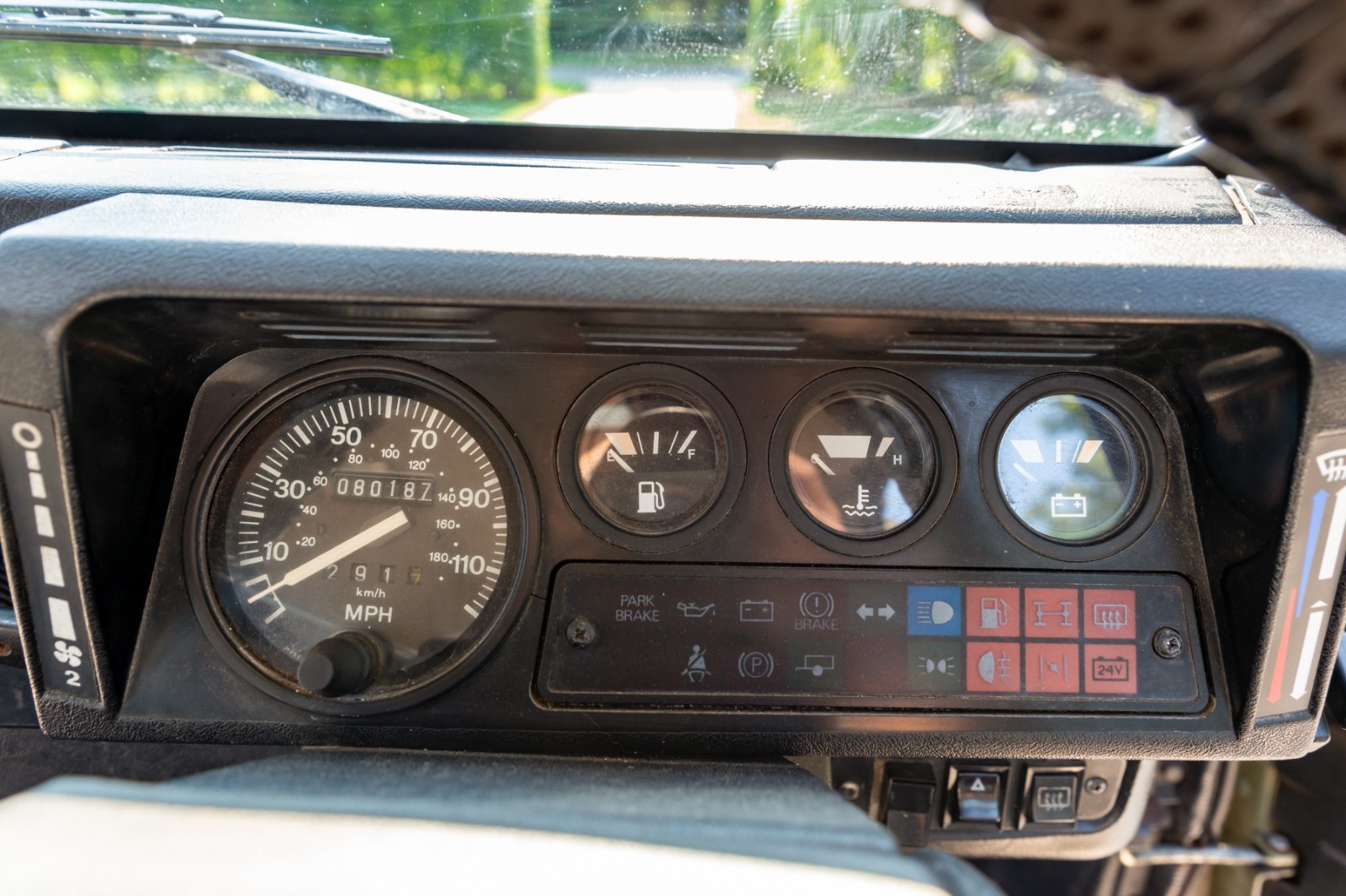 Land-Rover-Defender-1978-SUV-19