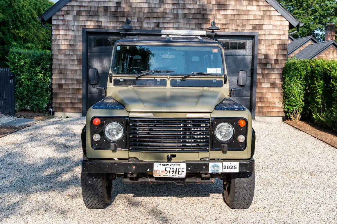 Land-Rover-Defender-1978-SUV-3