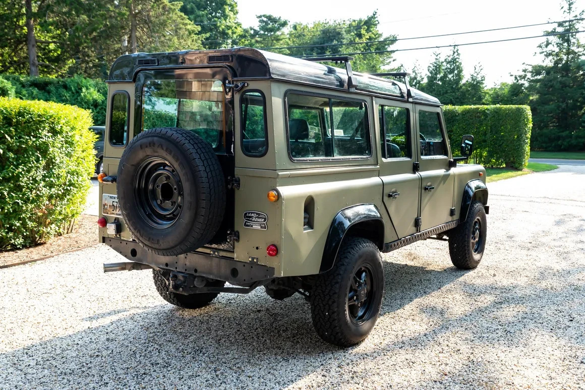 Land-Rover-Defender-1978-SUV-5