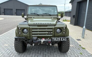 Land-Rover-Defender-1980-1