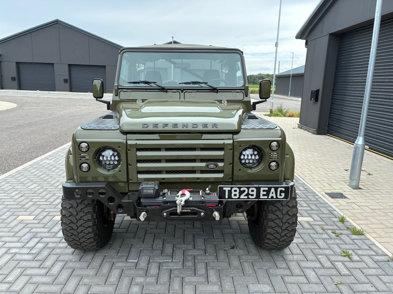 Land-Rover-Defender-1980-1