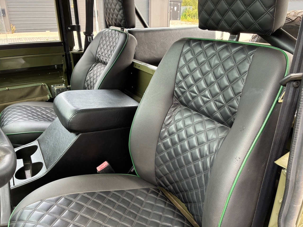 Land-Rover-Defender-1980-10