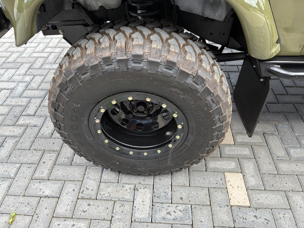 Land-Rover-Defender-1980-14