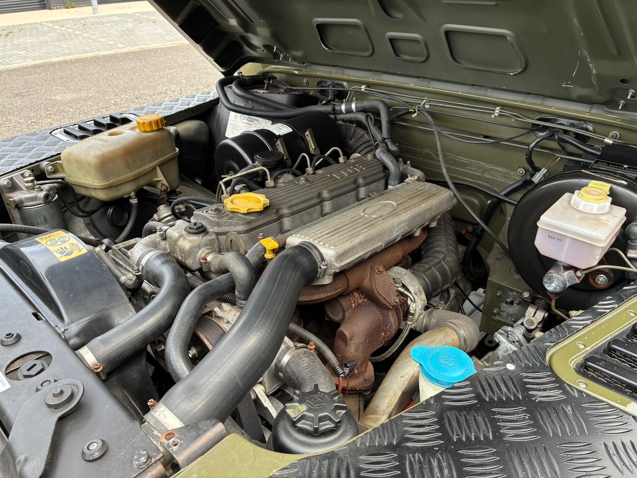 Land-Rover-Defender-1980-15