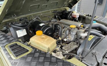 Land-Rover-Defender-1980-16