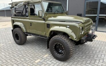 Land-Rover-Defender-1980-2