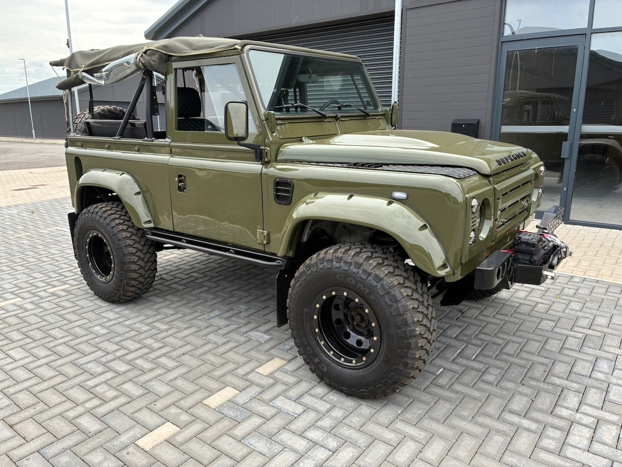 Land-Rover-Defender-1980-2