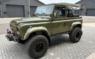 Land-Rover-Defender-1980