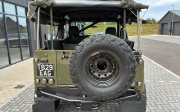 Land-Rover-Defender-1980-4