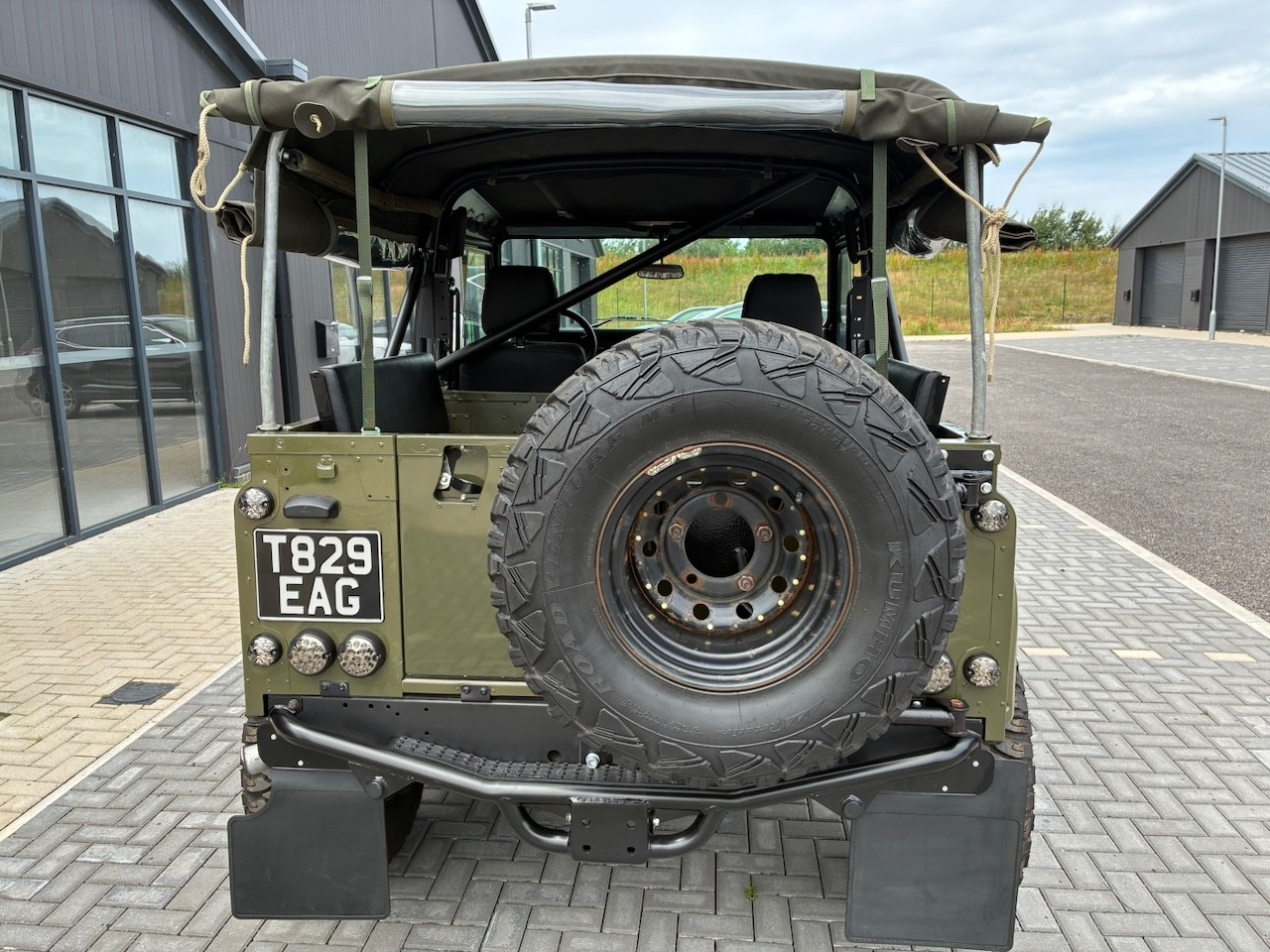 Land-Rover-Defender-1980-4