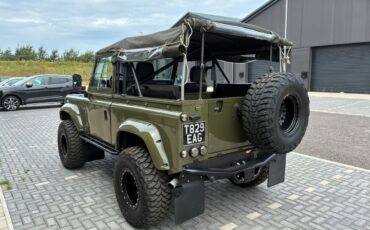 Land-Rover-Defender-1980-5