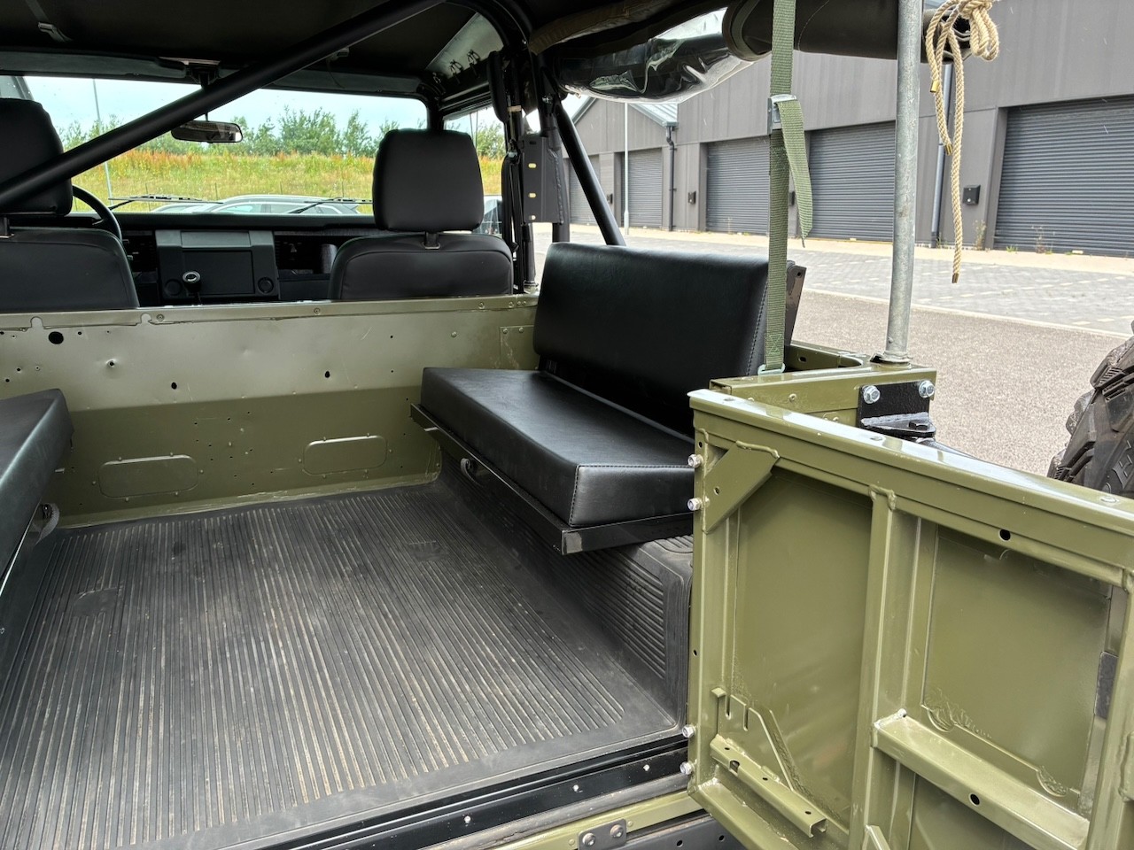 Land-Rover-Defender-1980-6