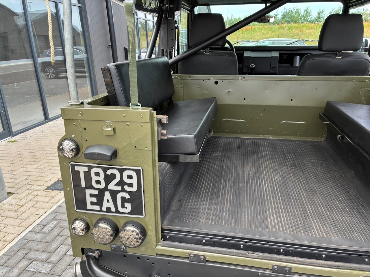 Land-Rover-Defender-1980-7