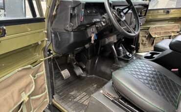 Land-Rover-Defender-1980-8