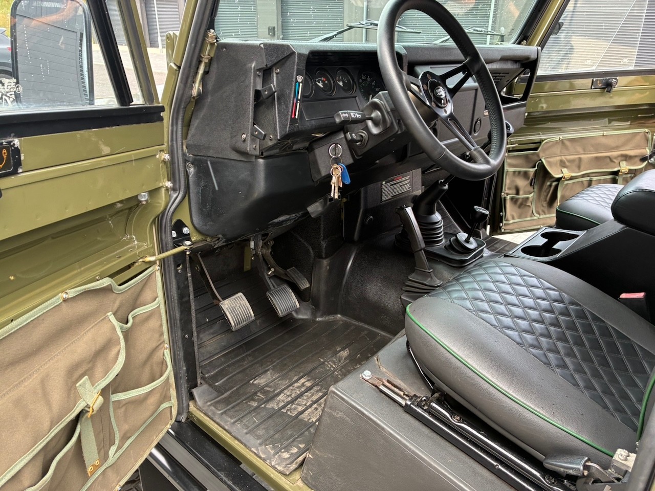 Land-Rover-Defender-1980-8