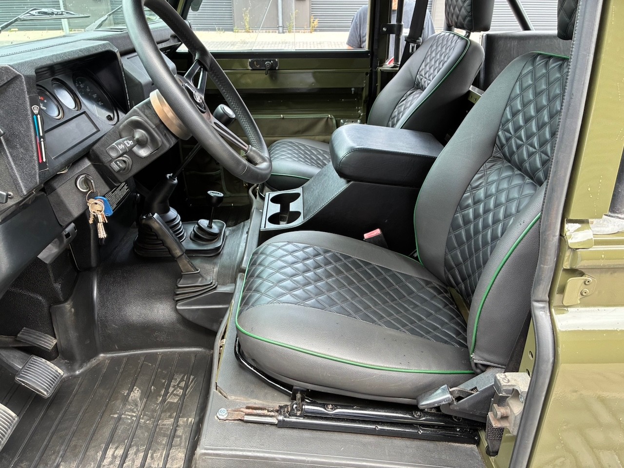 Land-Rover-Defender-1980-9