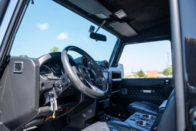 Land-Rover-Defender-1986-Truck-1