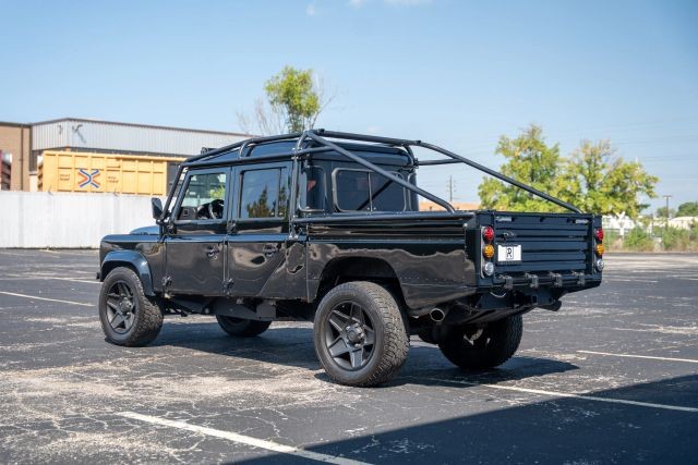 Land-Rover-Defender-1986-Truck-10