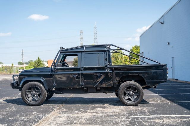 Land-Rover-Defender-1986-Truck-11