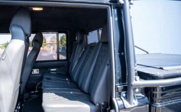 Land-Rover-Defender-1986-Truck-12