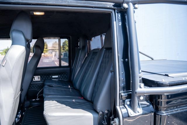 Land-Rover-Defender-1986-Truck-12