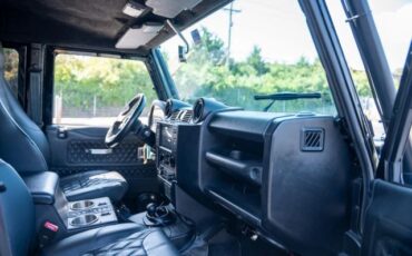Land-Rover-Defender-1986-Truck-13