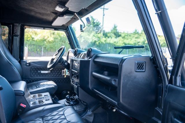 Land-Rover-Defender-1986-Truck-13