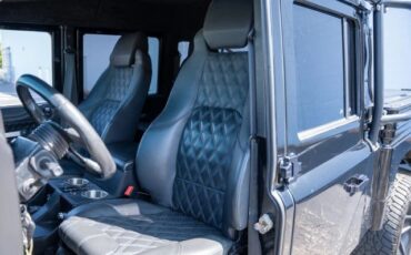 Land-Rover-Defender-1986-Truck-14