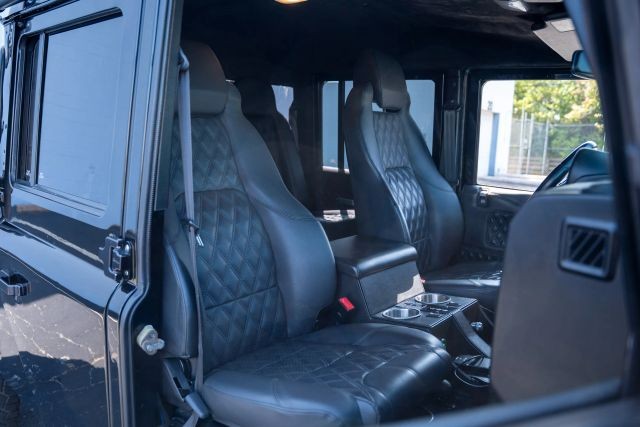 Land-Rover-Defender-1986-Truck-2