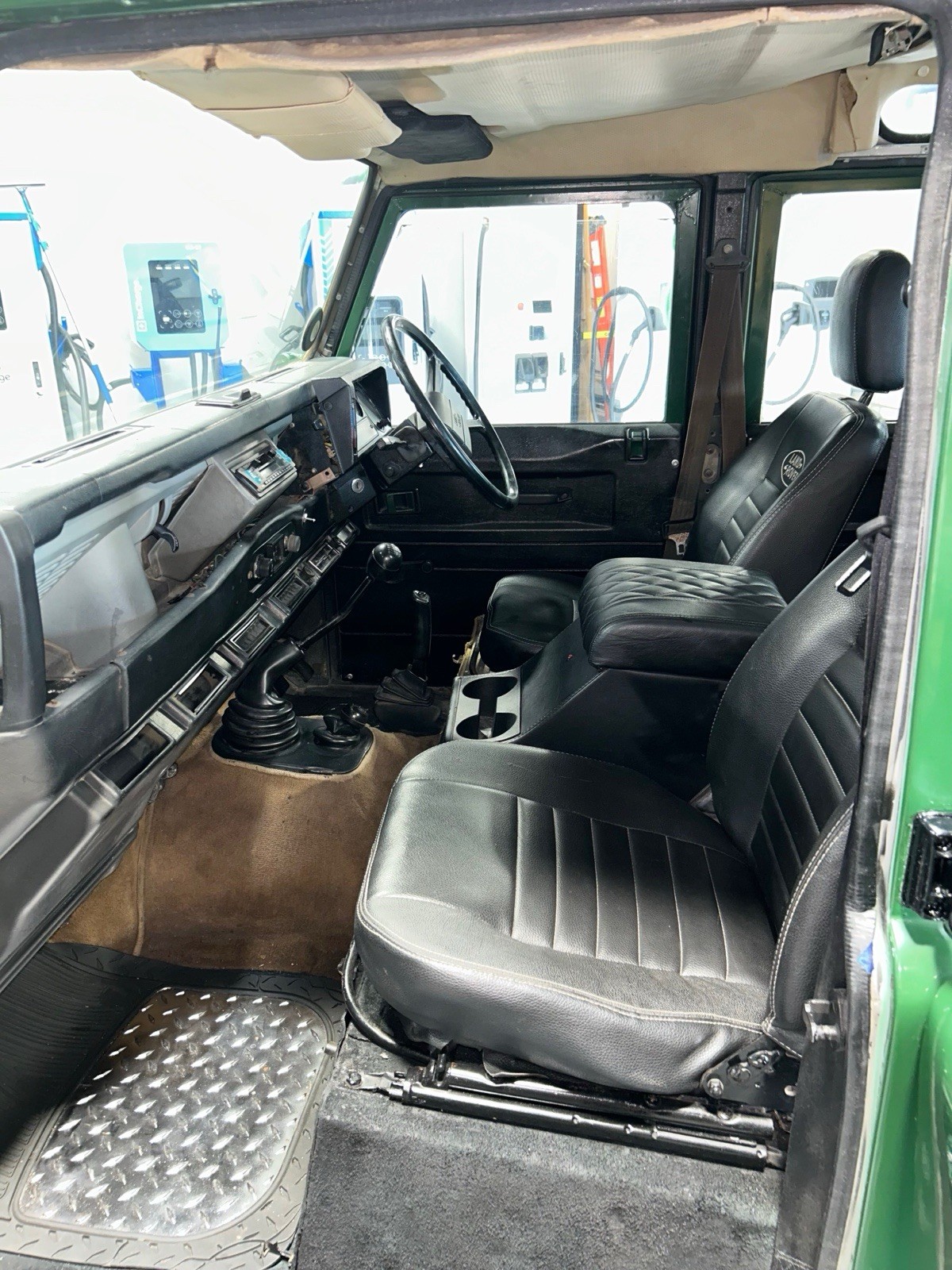 Land-Rover-Defender-1989-SUV-12