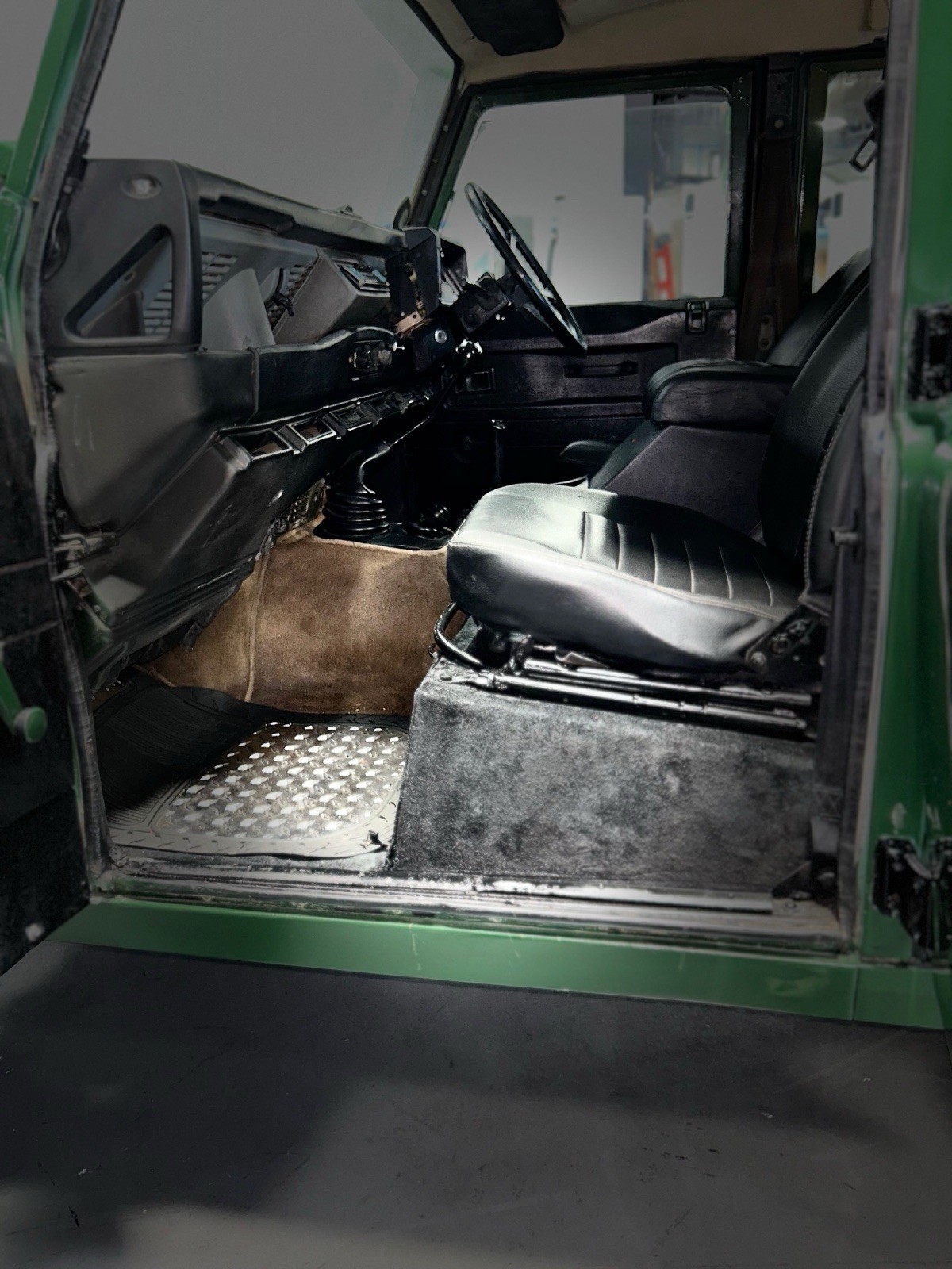 Land-Rover-Defender-1989-SUV-13