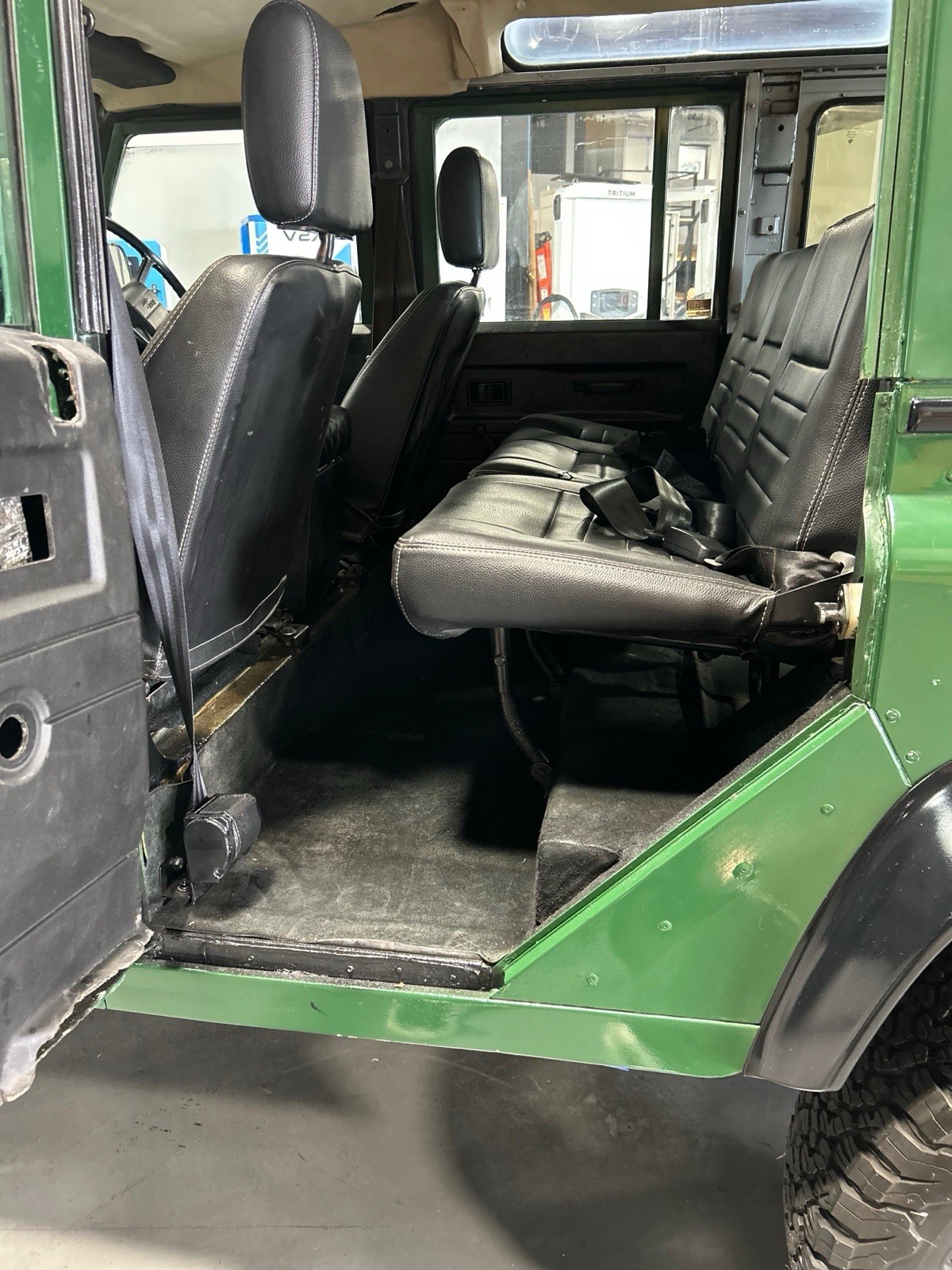 Land-Rover-Defender-1989-SUV-15