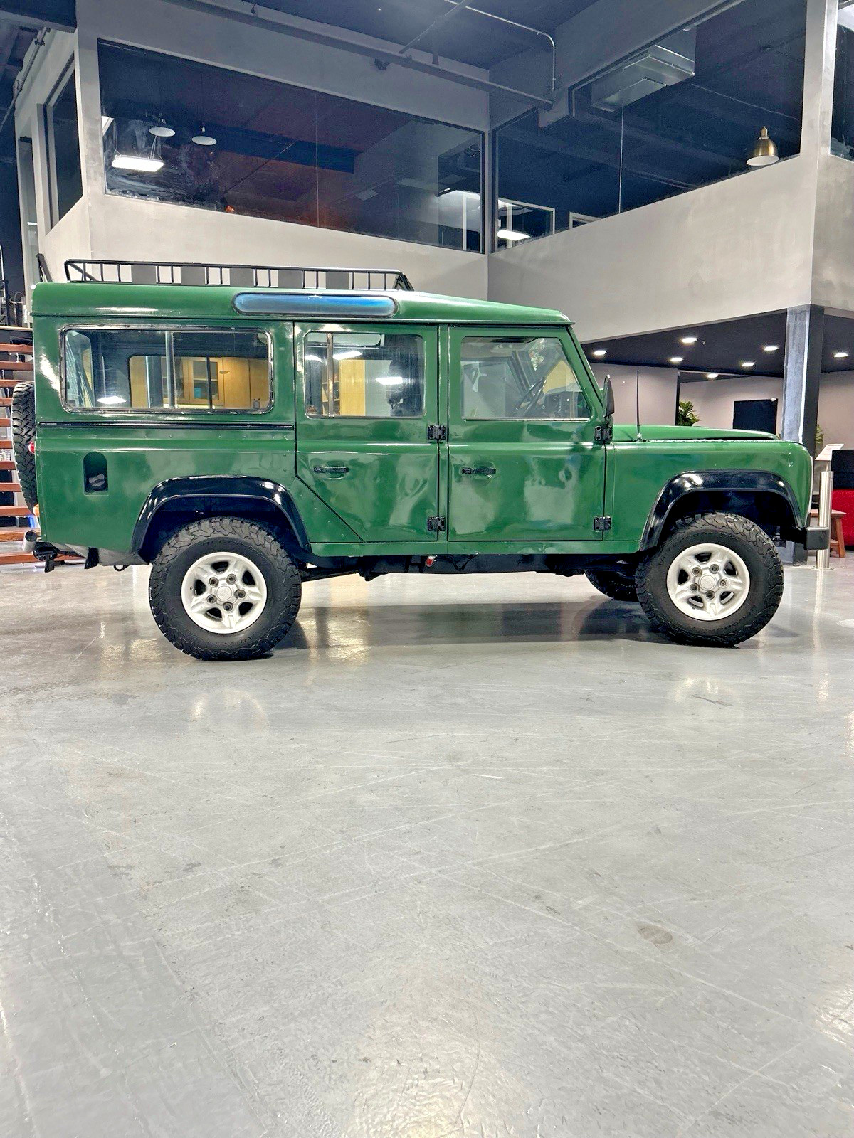 Land-Rover-Defender-1989-SUV-18