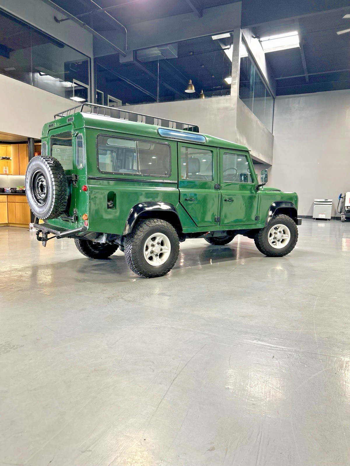 Land-Rover-Defender-1989-SUV-19